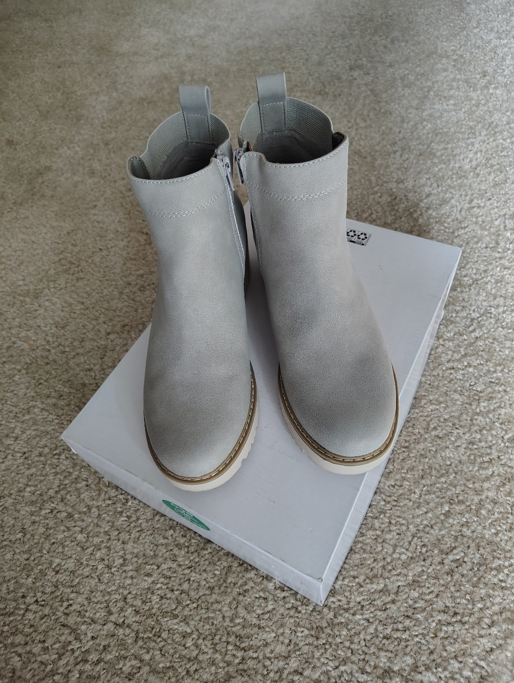 Sonoma Women's Light Gray Ankle Boots - Sleek Side-Zip Chelsea Style